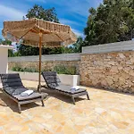 Sunset House فيلة