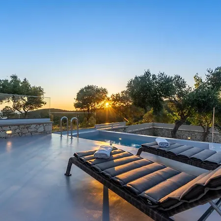 Sunset House 안티팍소스