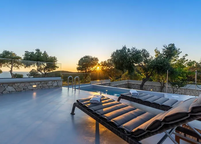Sunset House Αντίπαξος