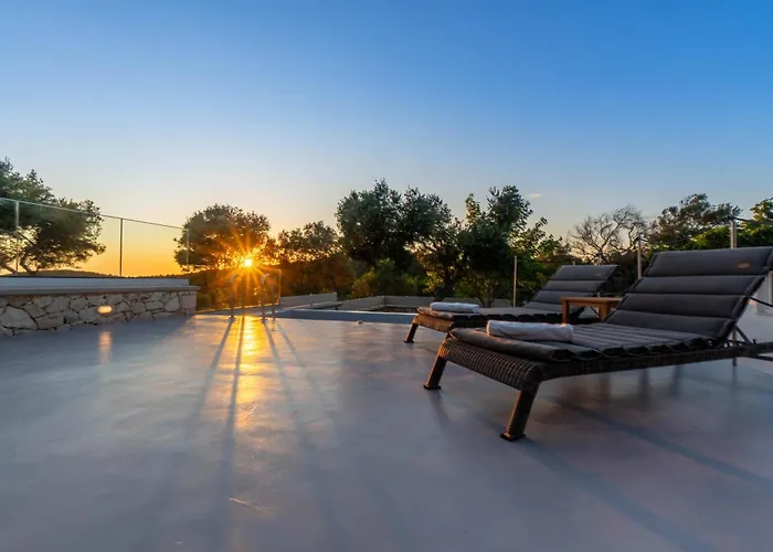 Sunset House Αντίπαξος